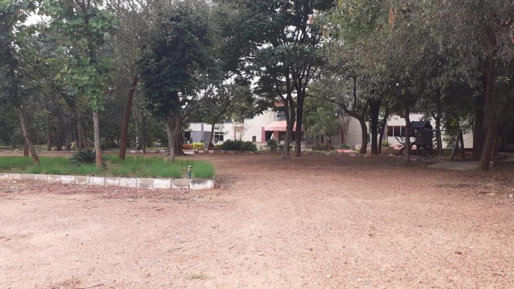Kstdc Hotel Mayura Pavithra Yediyur Kunigal Exterior foto
