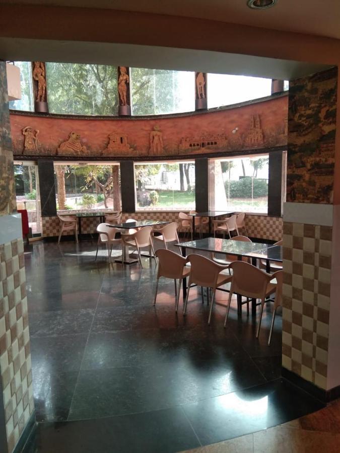 Kstdc Hotel Mayura Pavithra Yediyur Kunigal Exterior foto